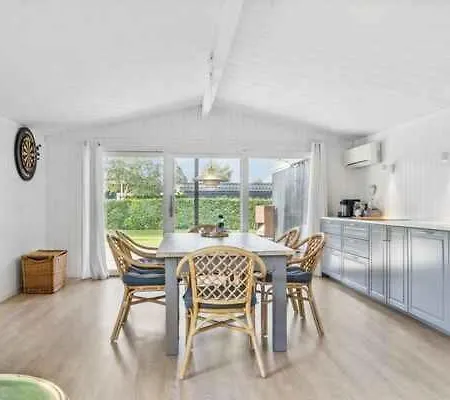 A Cozy Summer House With Near Town And Prázdninový dům *