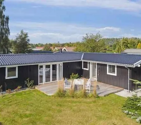 A Cozy Summer House With Near Town And * Bøtø By