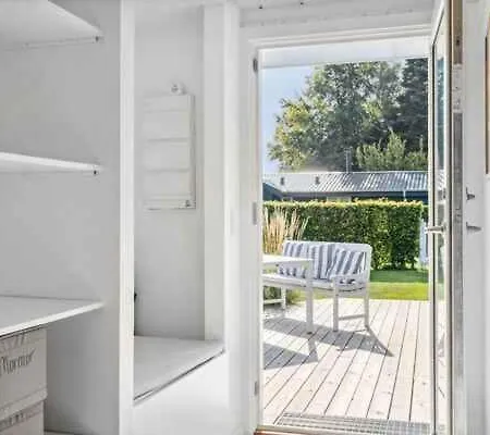 Prázdninový dům A Cozy Summer House With Near Town And Bøtø By