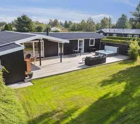 A Cozy Summer House With Near Town And *