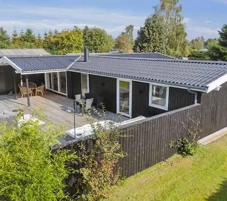 A Cozy Summer House With Near Town And Holiday home *